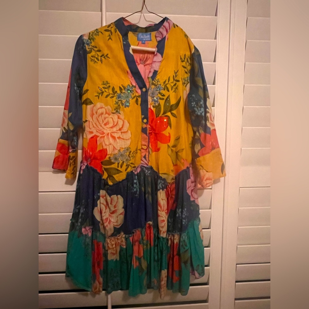 Spanish Brand casual dress that is 3/4 sleeve